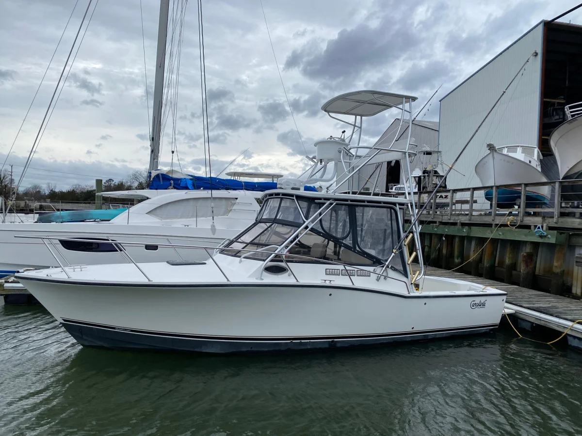 Carolina Classic 28 Express 2000 boat specs