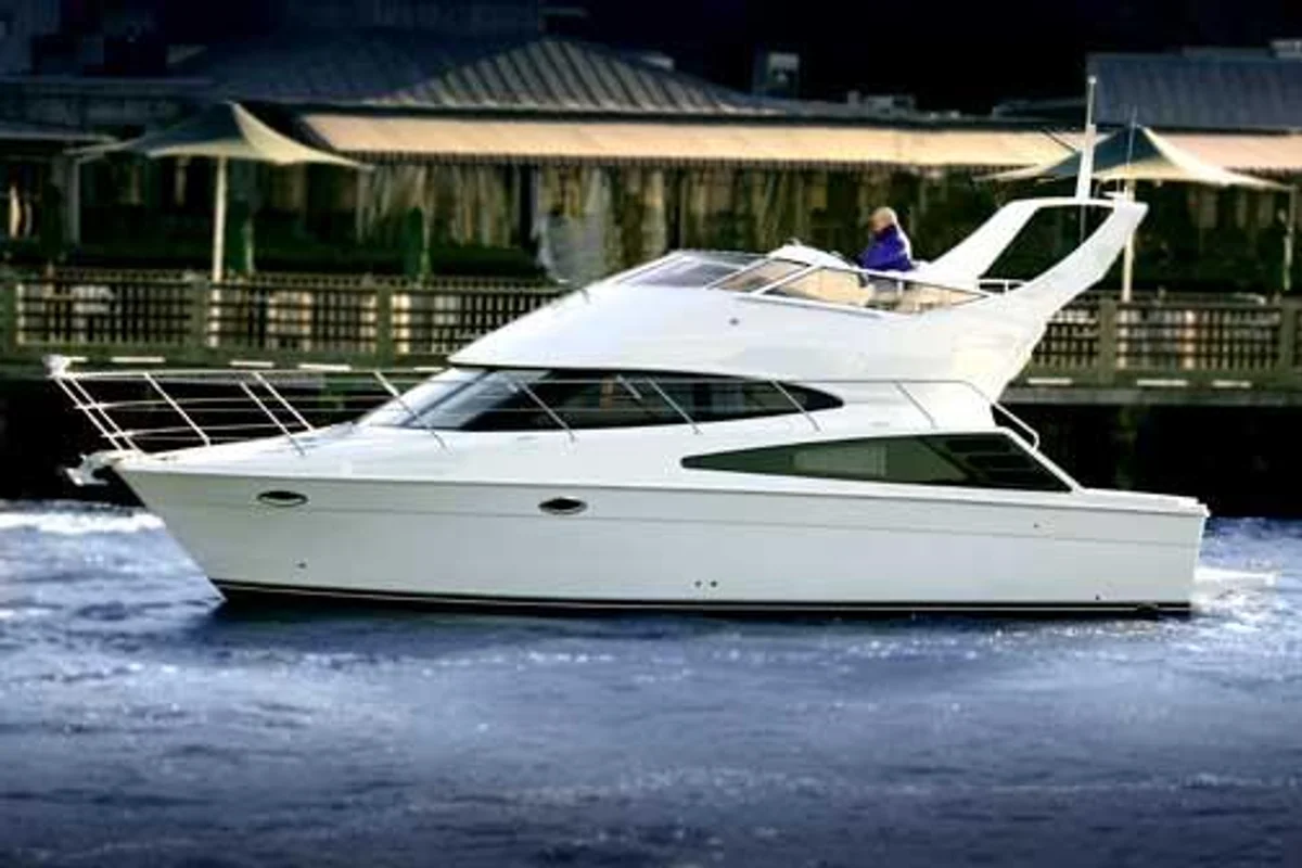Carver Yachts 33SS 2005 boat specs