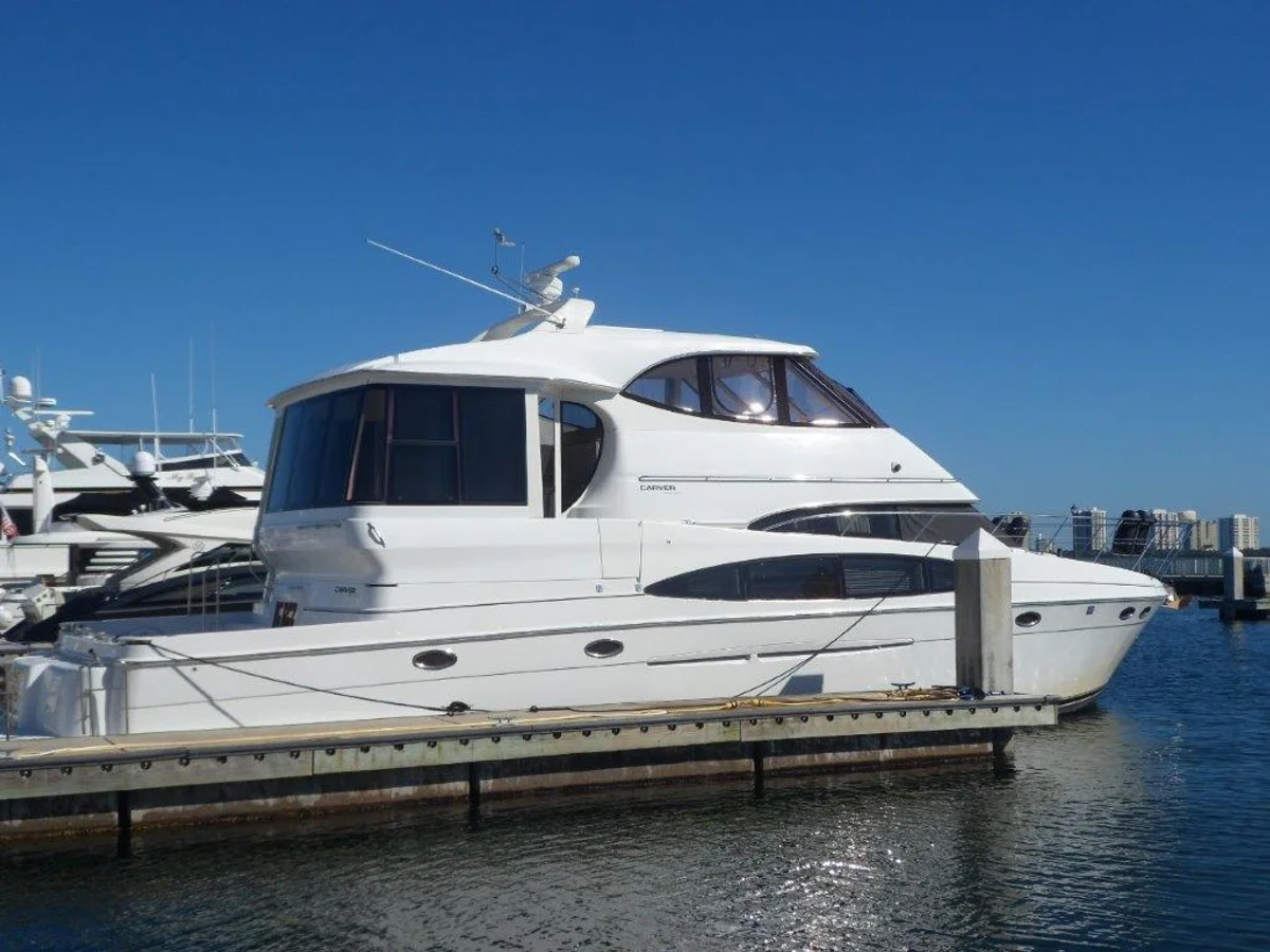 Carver Yachts 564 Cockpit Motor Yacht 2002 boat specs
