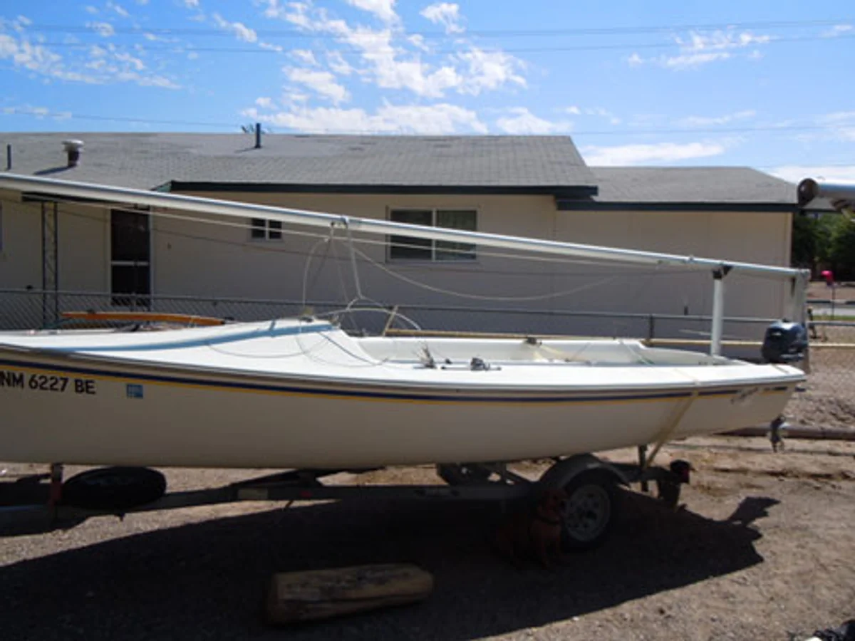 Catalina Yachts Capri 16.5 1996 boat specs