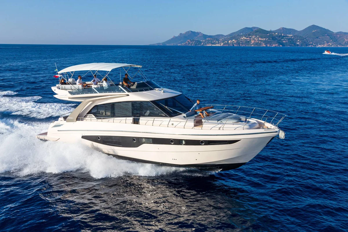 Cayman Yachts F580 Flybridge 2021 boat specs
