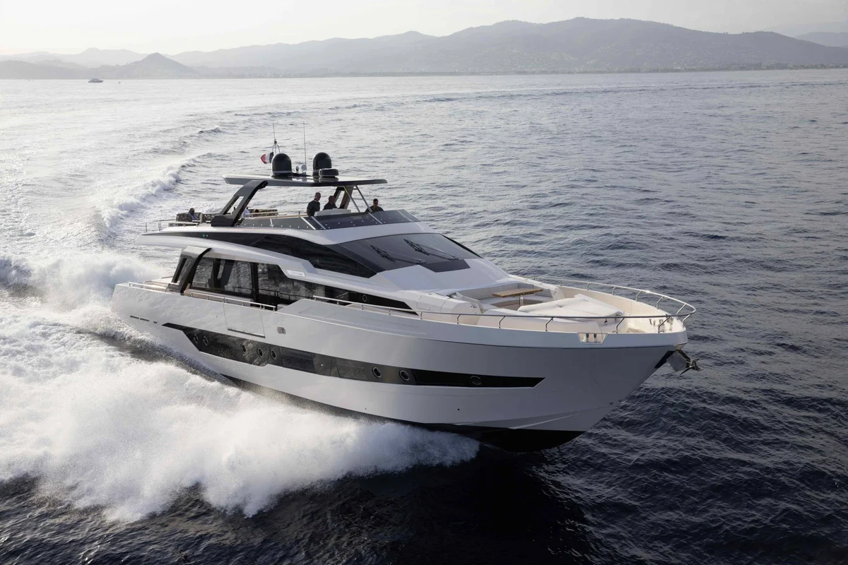 Cayman Yachts F920 Flybridge 2018 boat specs