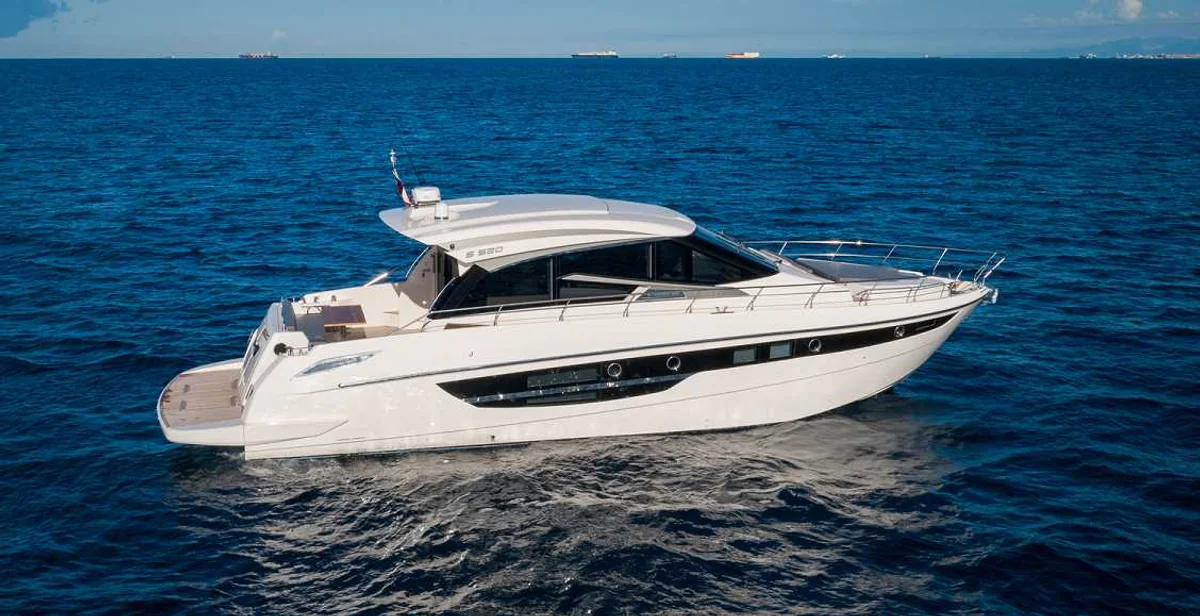 Cayman Yachts S520 Sport 2021 boat specs