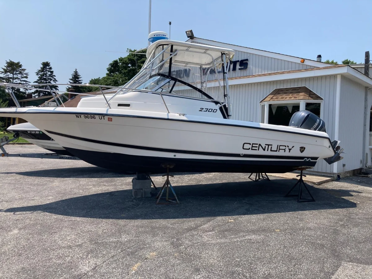 Century Boat 2300 Walk-Around 1999 boat specs