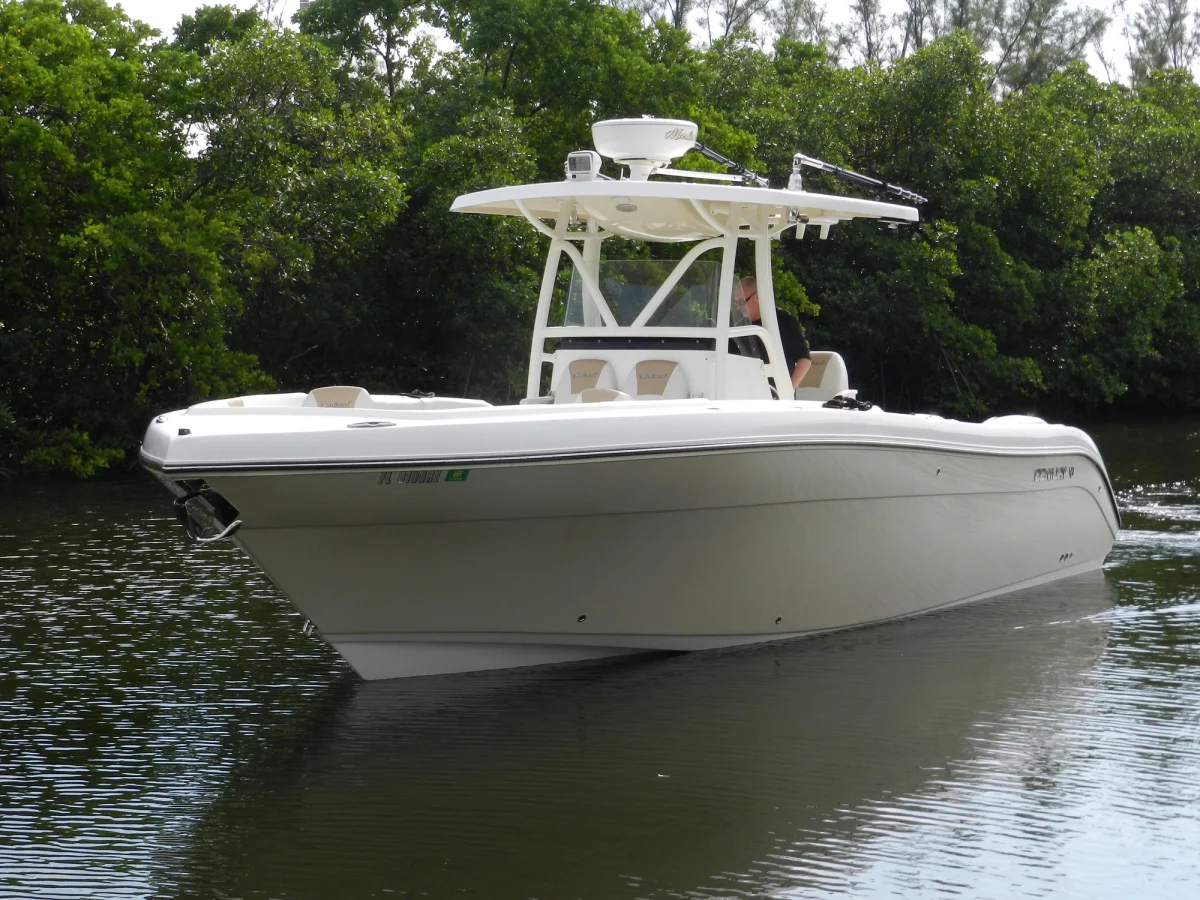 Century Boat 3200 Center Console Center Console 2017 boat specs