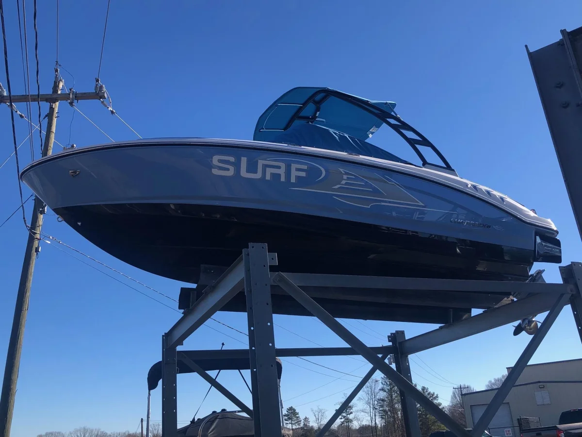 Chaparral Boats 21 SURF 2022 boat specs