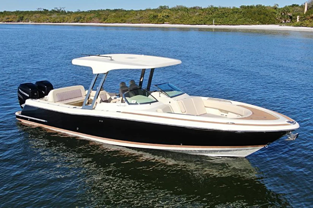 Chris-Craft Calypso 30 2018 boat specs