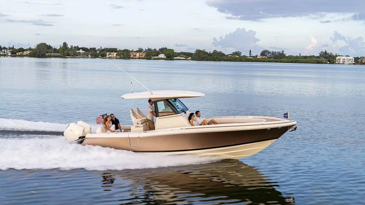Chris-Craft Catalina 30 2013 boat specs