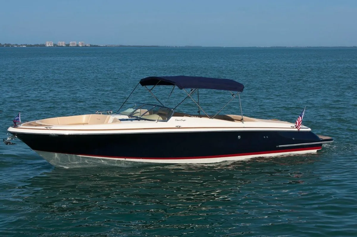 Chris-Craft Launch 32 2013 boat specs
