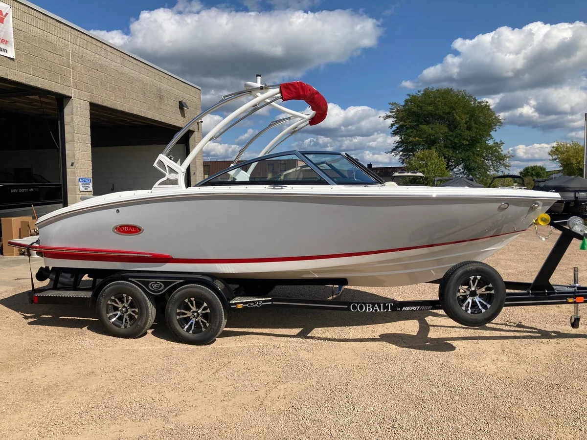 Cobalt Boats 10 Series CS22 2022 boat specs