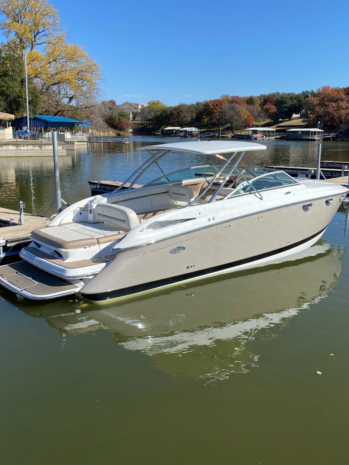 Cobalt Boats 323 2012 boat specs