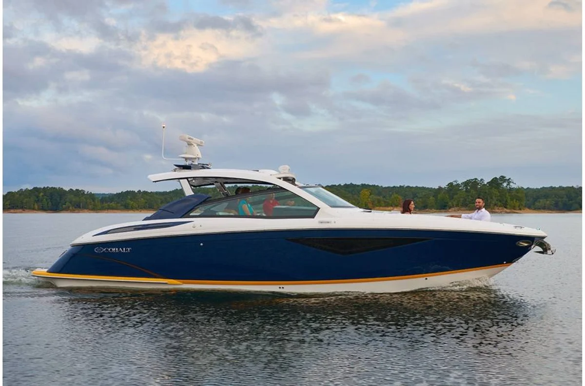 Cobalt Boats A36 2021 boat specs