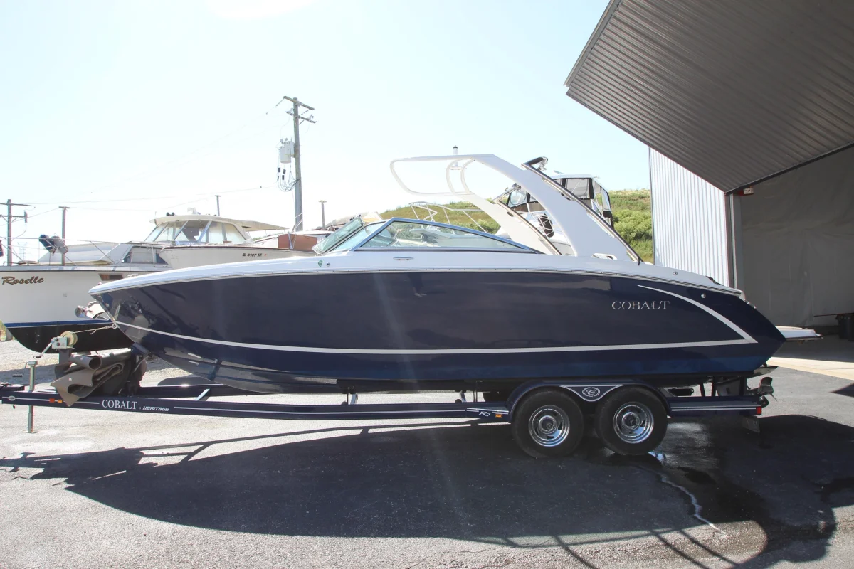 Cobalt Boats R7 2014 boat specs