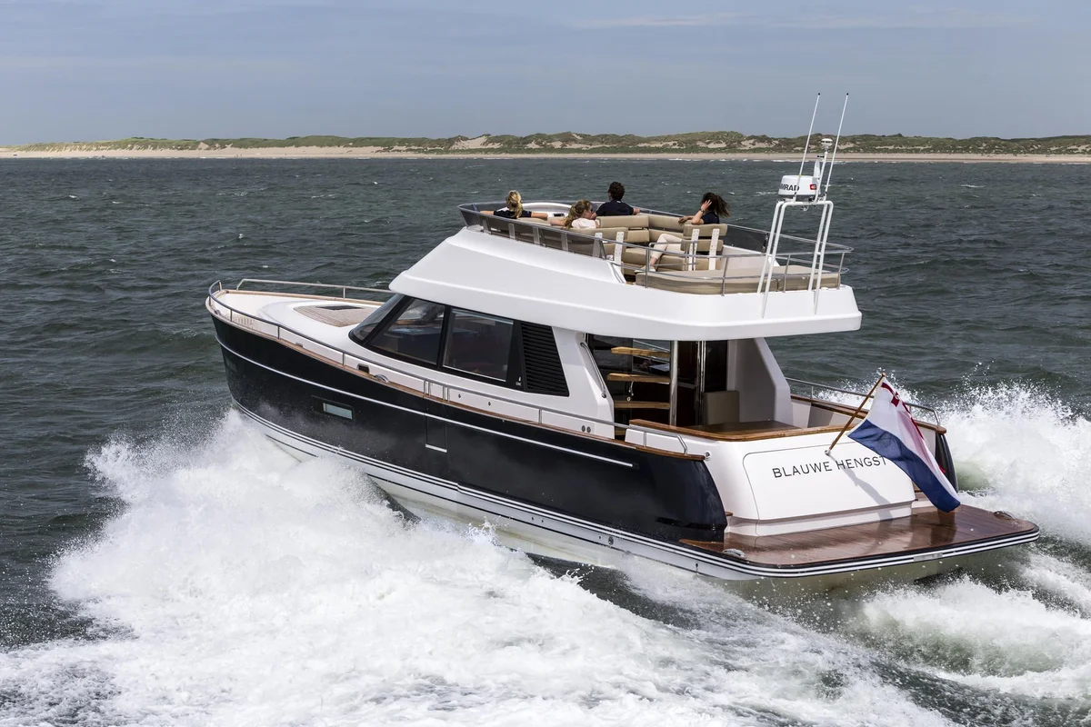 Contest Yachts 52MC Flybridge 2013 boat specs