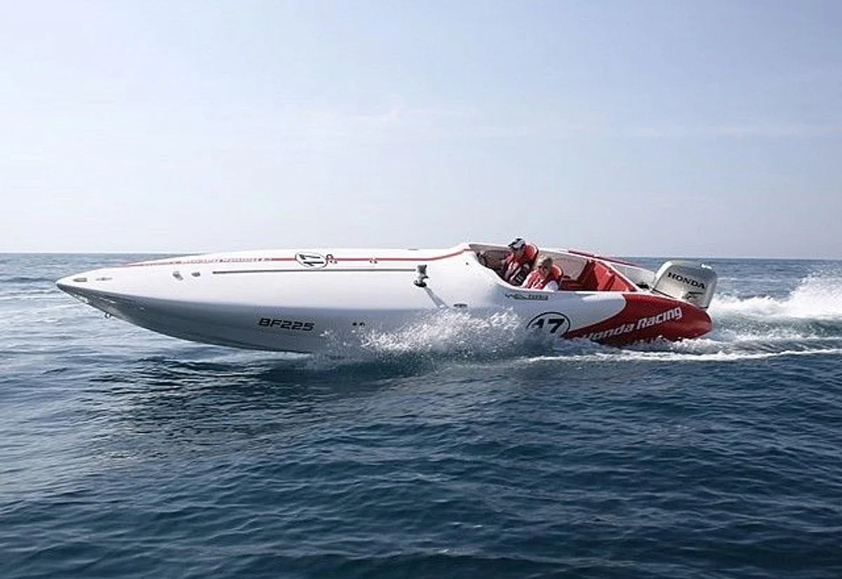 Cougar Sport Racer 2003 boat specs