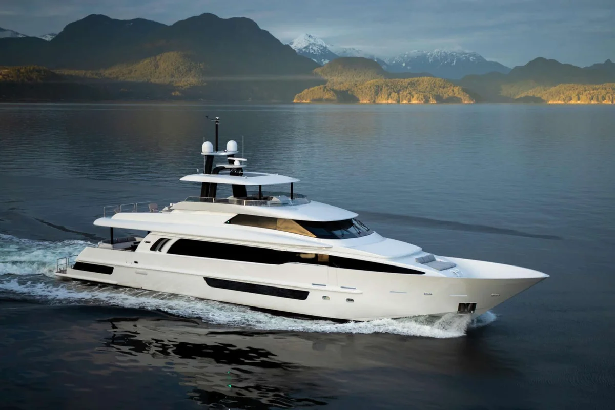 Crescent Yachts 117 2020 boat specs