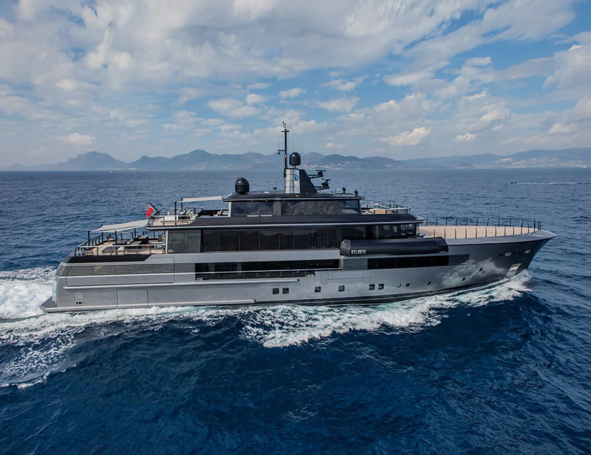CRN Atlante 2015 boat specs