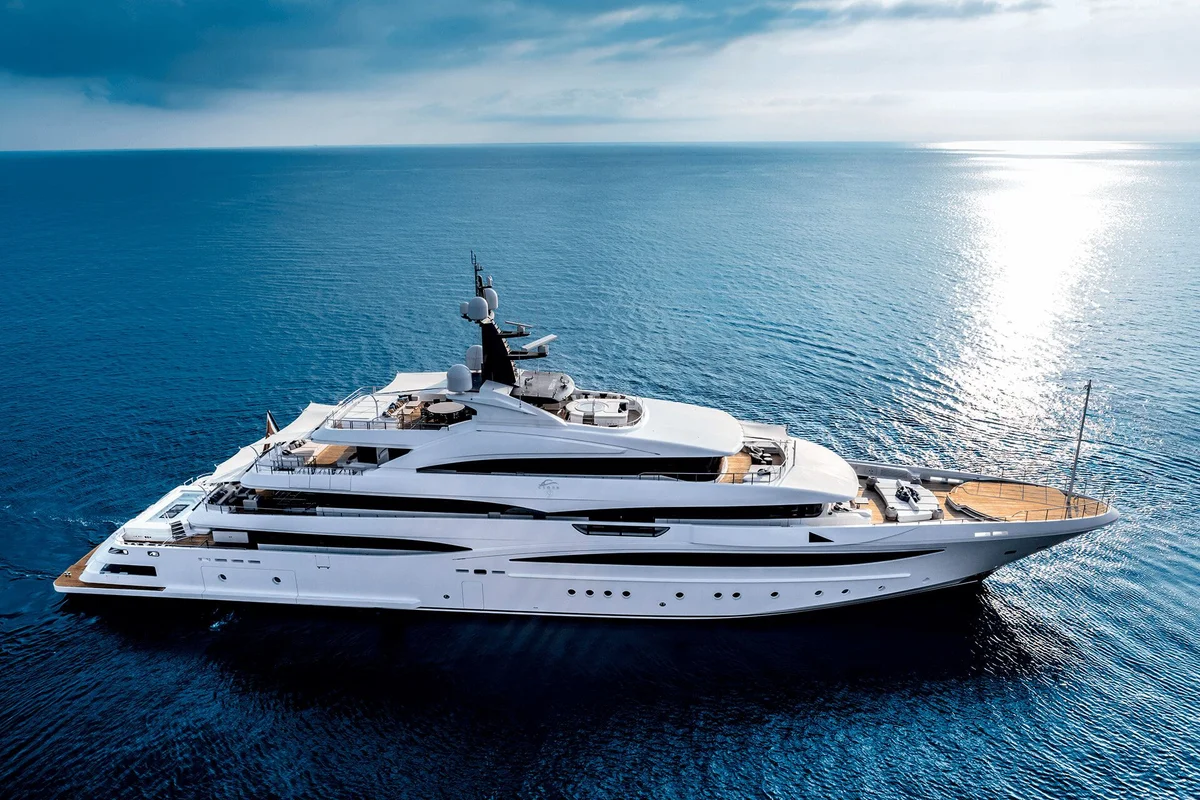 CRN Cloud 9 2017 boat specs