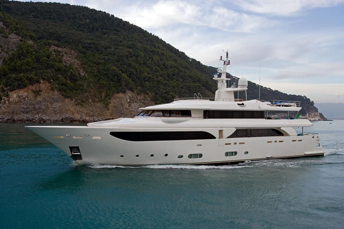 CRN Emerald Star 2007 boat specs