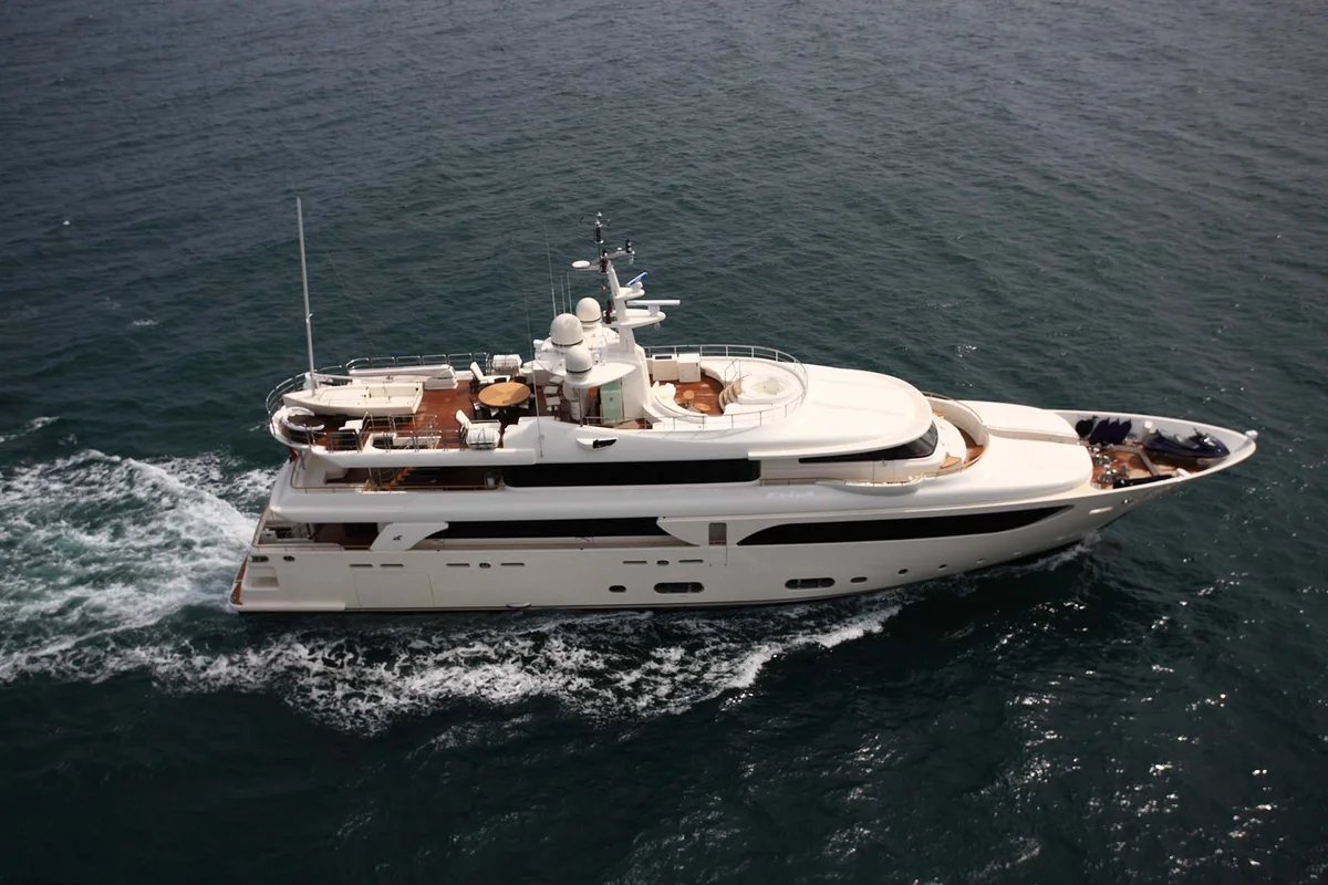 CRN Eviva 2010 boat specs