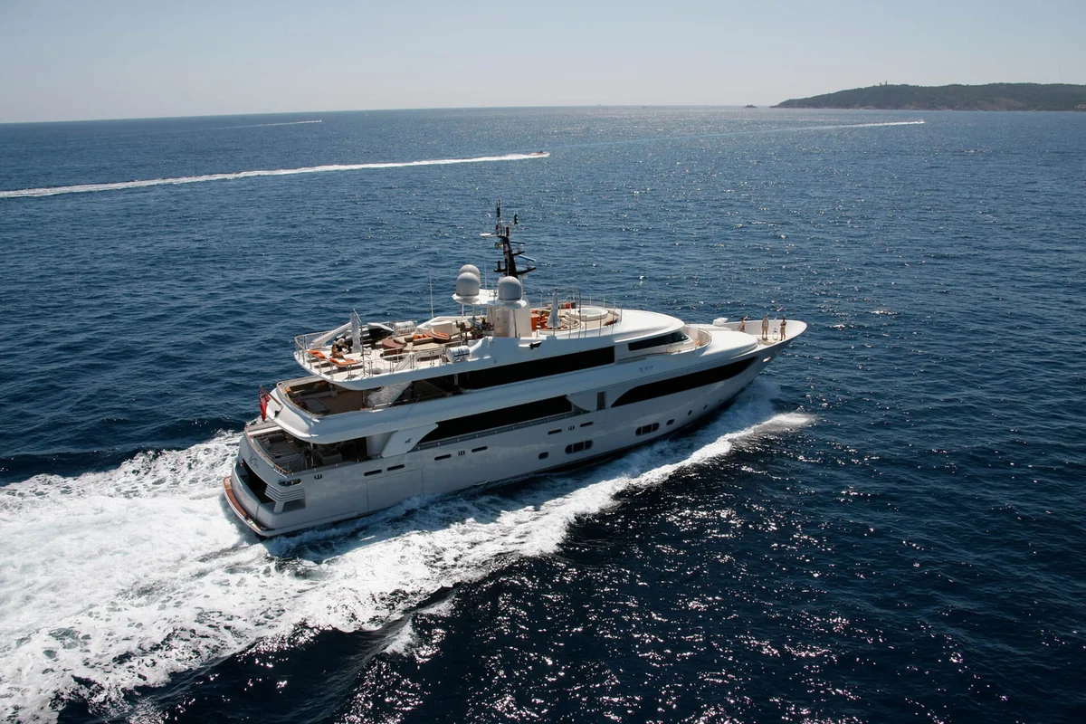 CRN Kate 2010 boat specs