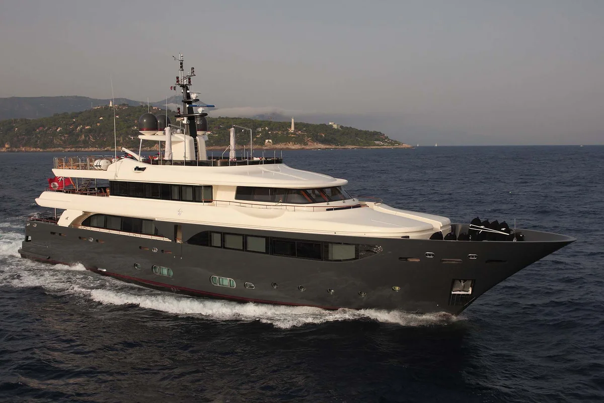 CRN Lady Trudy 2011 boat specs