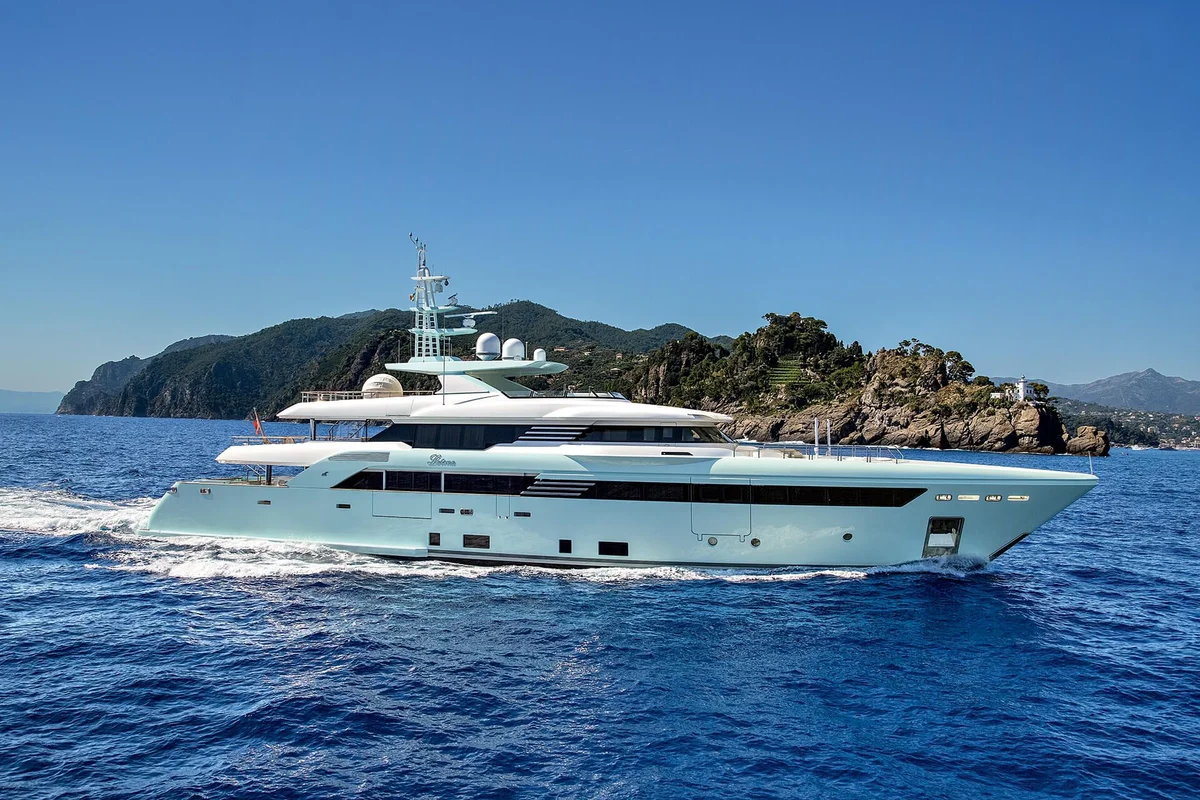 CRN Latona 2018 boat specs