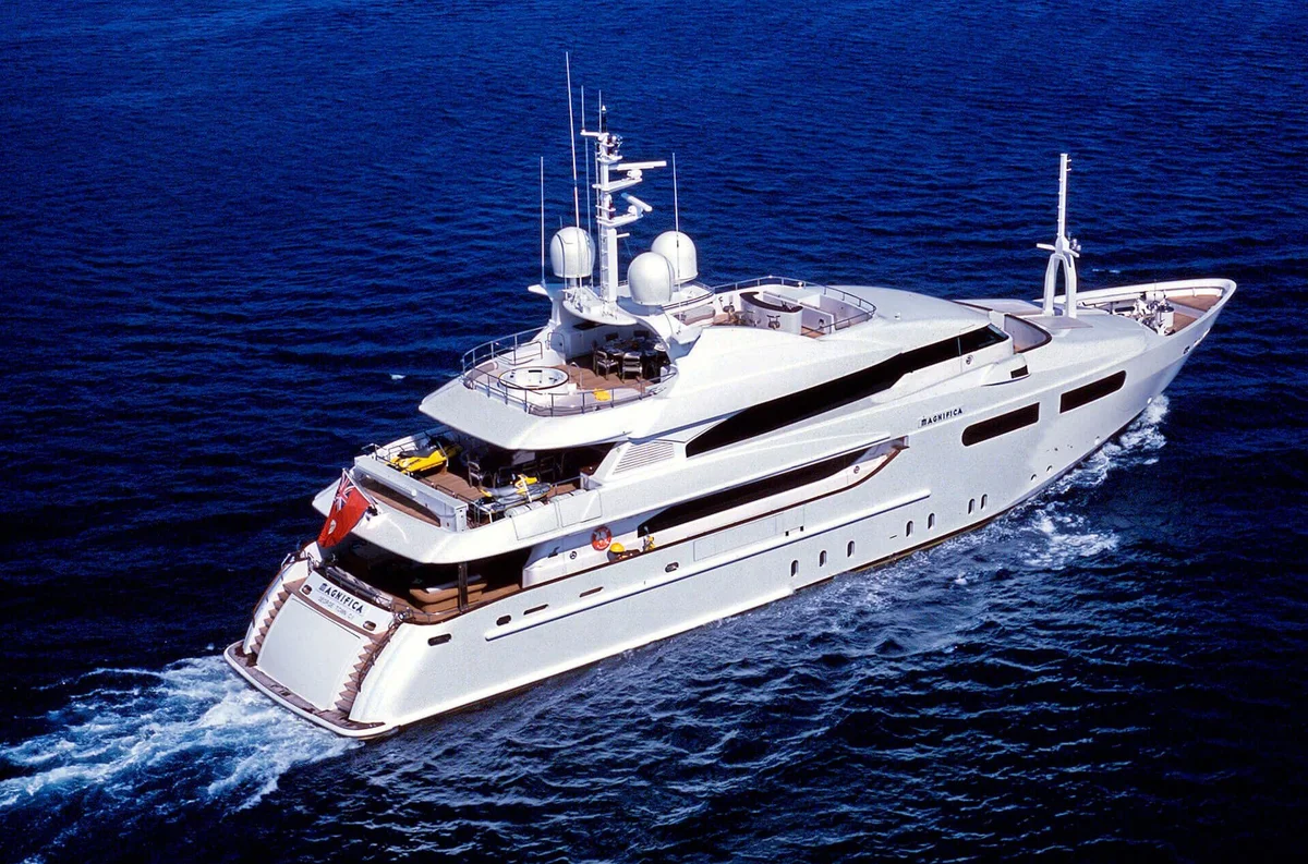 CRN Magnifica 2001 boat specs