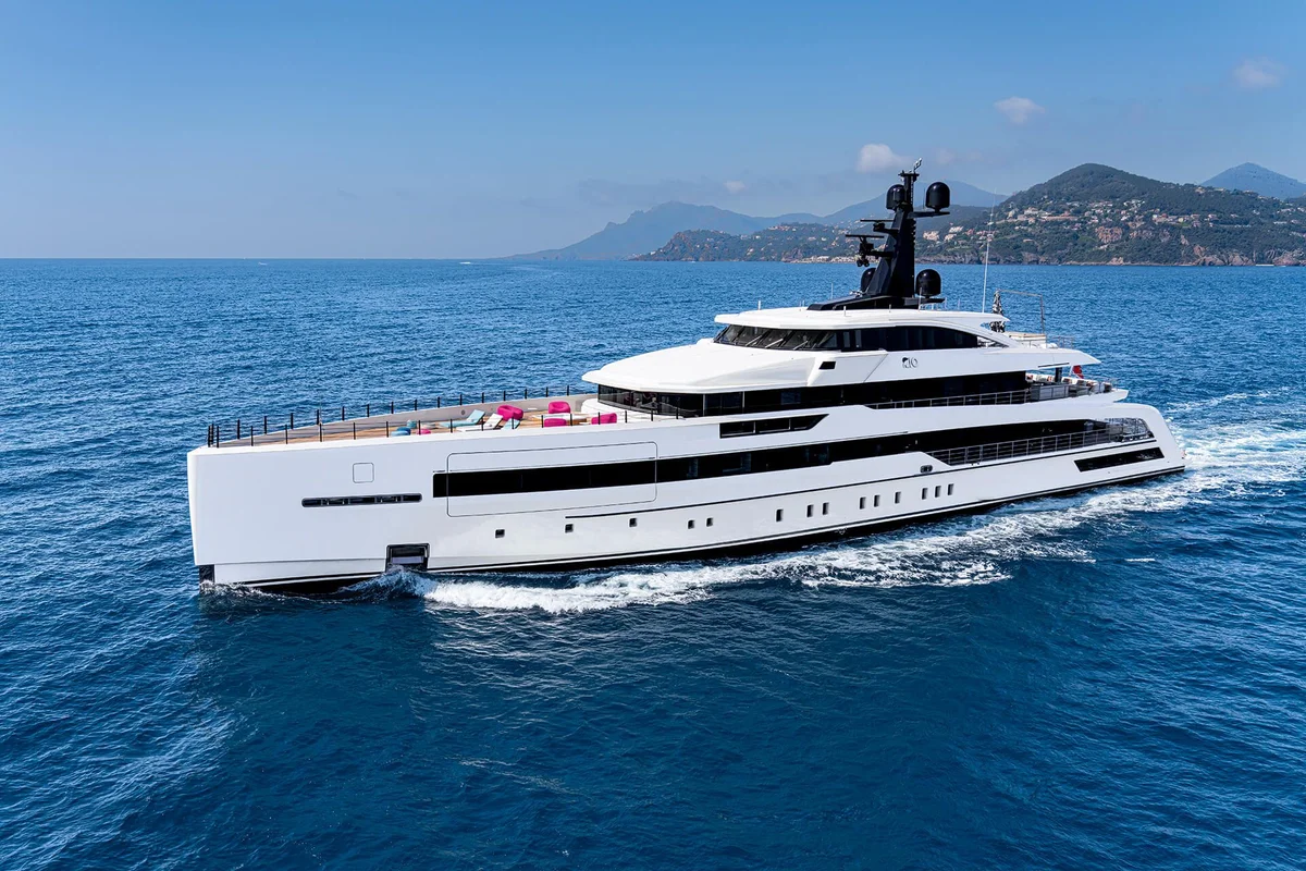 CRN Rio 2022 boat specs