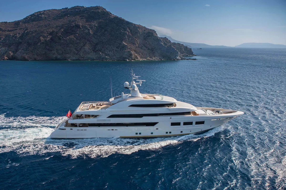 CRN Saramour 2014 boat specs