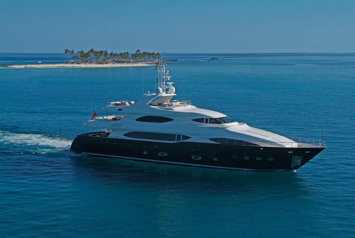 CRN XS of London 2005 boat specs