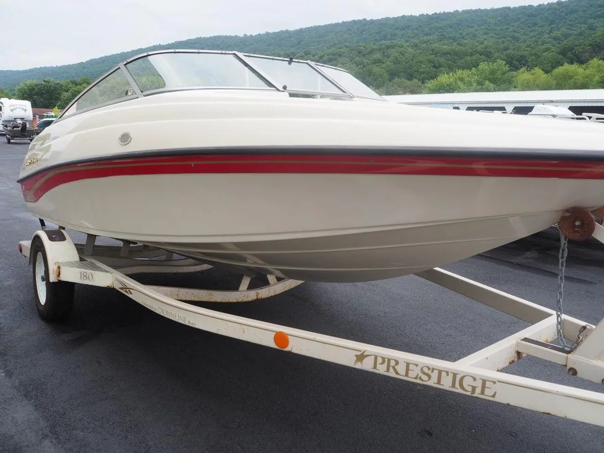 Crownline 180 BR 2000 boat specs