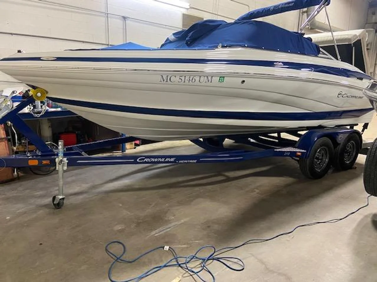 Crownline 215 SS 2019 boat specs