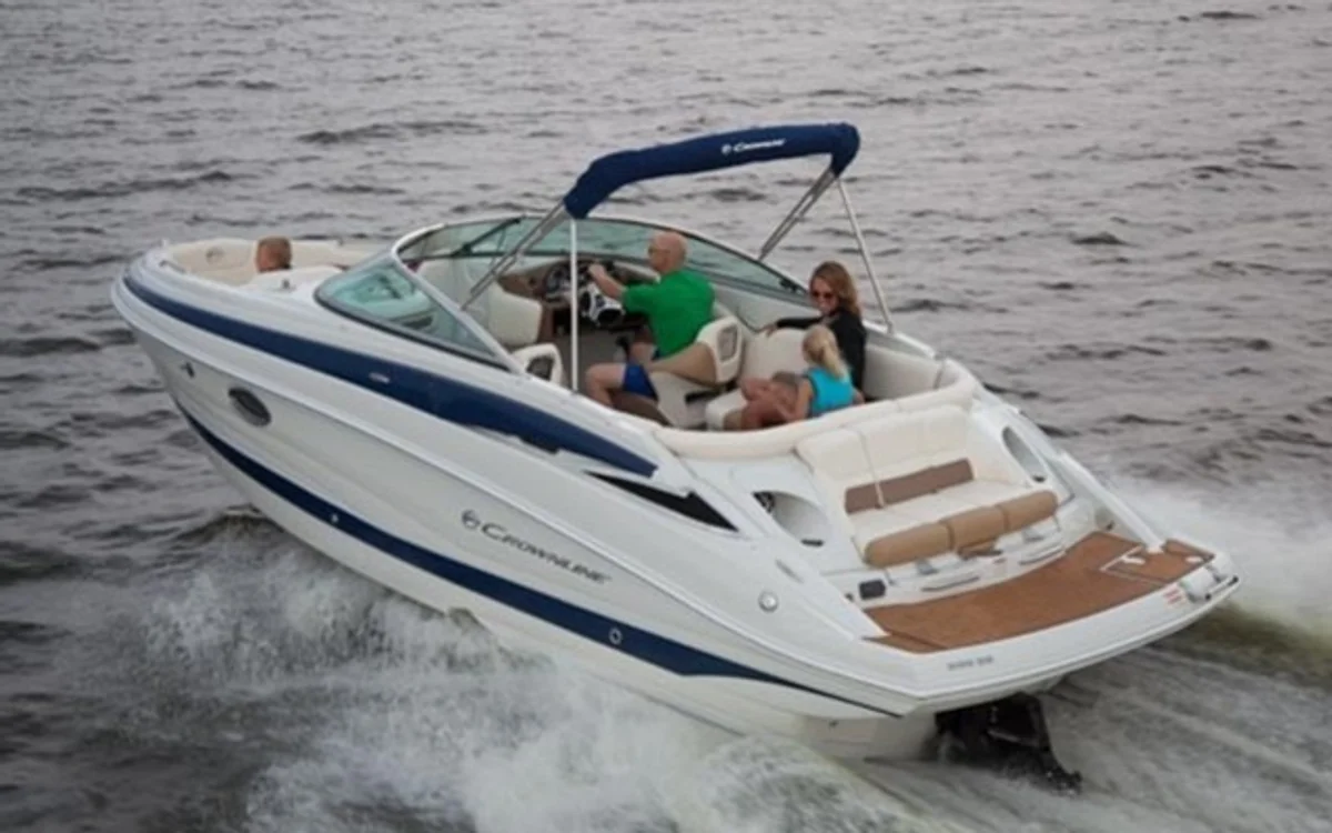 Crownline 255 SS 2015 boat specs