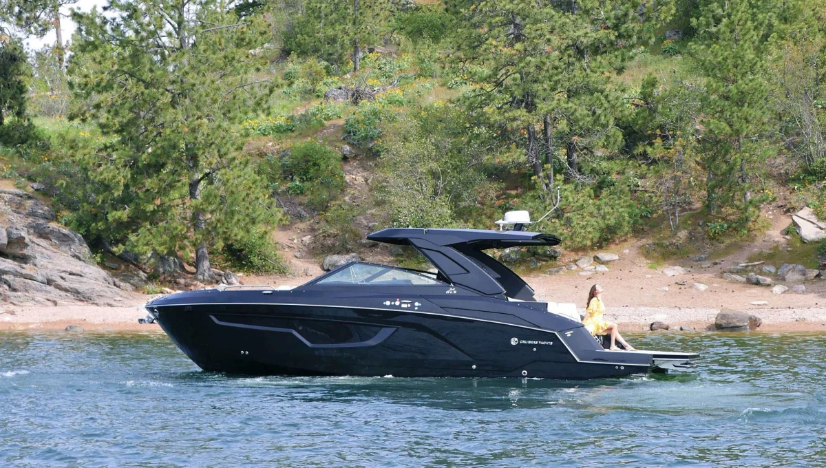 Cruisers Yachts 34 GLS 2022 boat specs