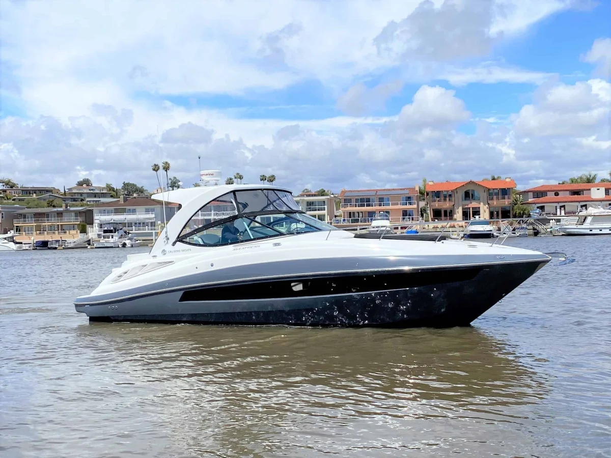Cruisers Yachts 35 Express 2021 boat specs