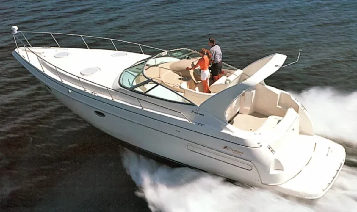 Cruisers Yachts 3572 Express 2001 boat specs