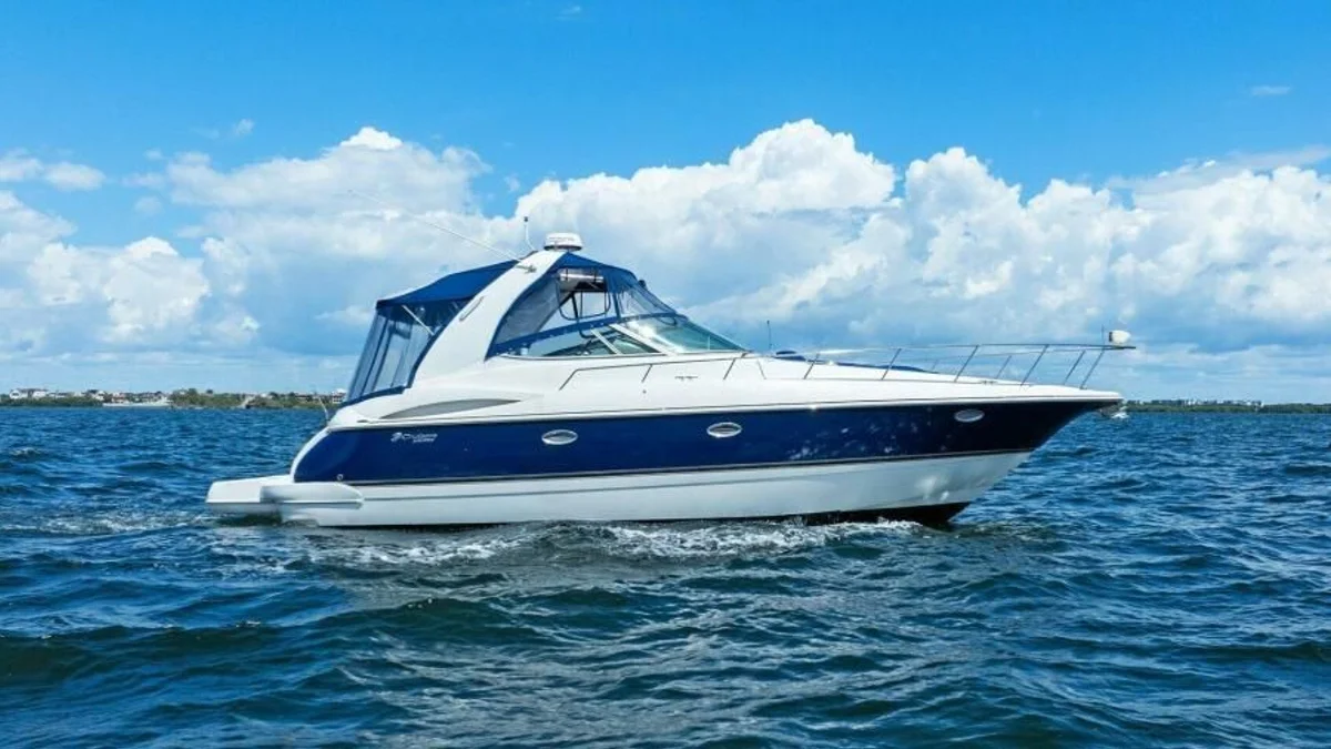 Cruisers Yachts 3672 Express 2002 boat specs