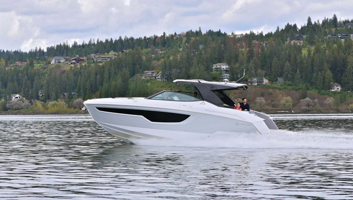 Cruisers Yachts 38 GLS I/O 2021 boat specs