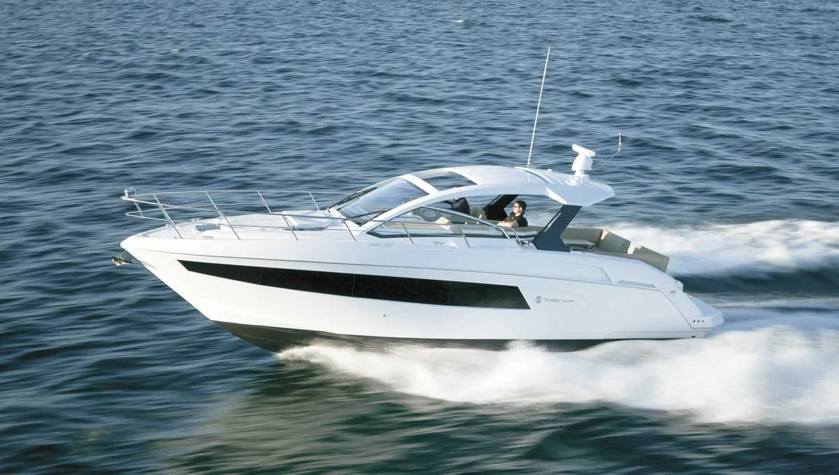 Cruisers Yachts 39 Express Coupe 2021 boat specs