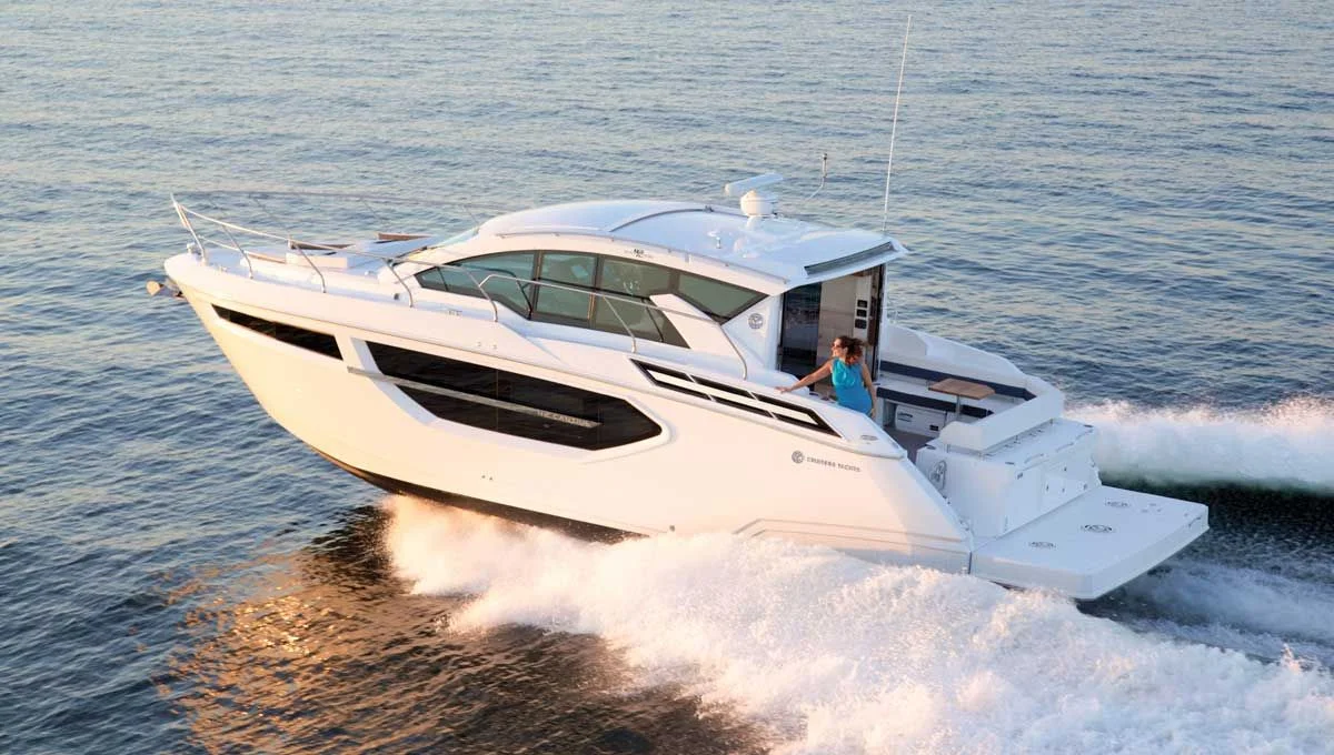 Cruisers Yachts 42 Cantius  2022 boat specs