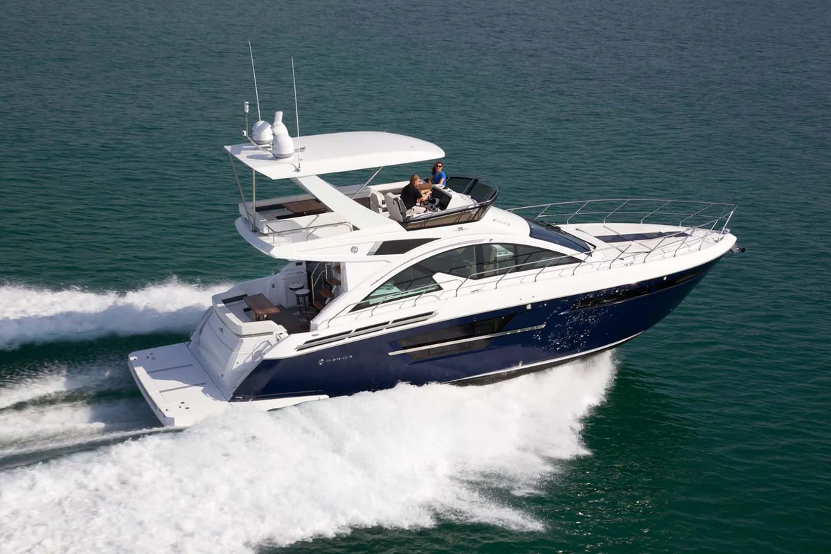 Cruisers Yachts 54 Fly 2017 boat specs
