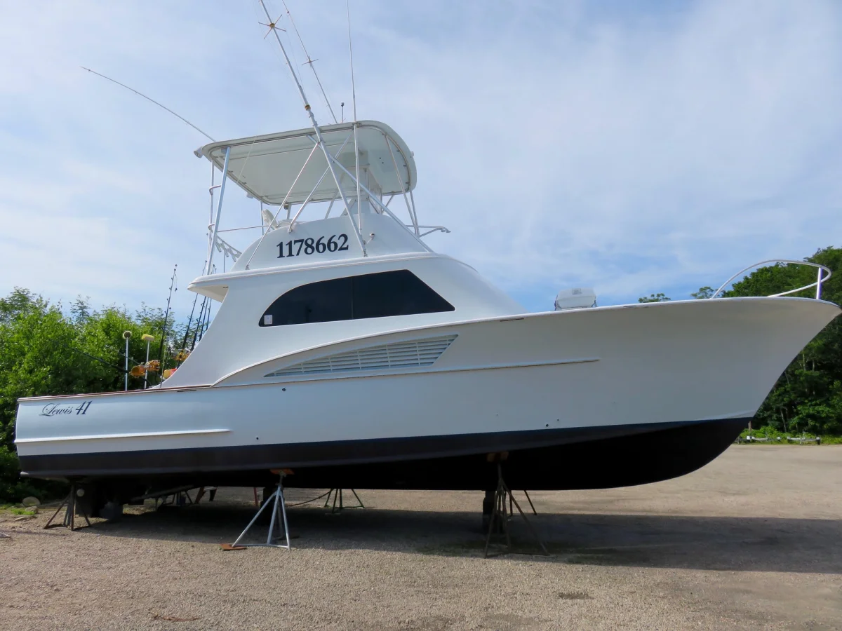 Custom Carolina  Lewis Brothers 41 Flybridge Sportfish 2013 boat specs