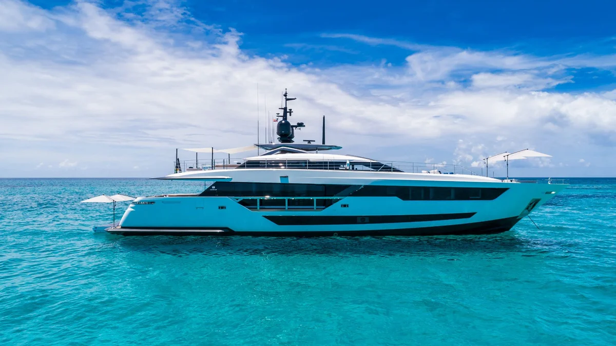 Custom Line 120 2018 boat specs