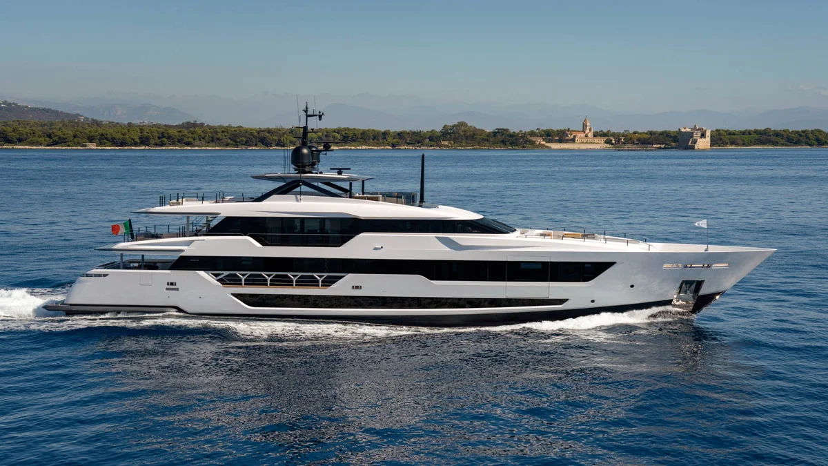 Custom Line 140 2022 boat specs