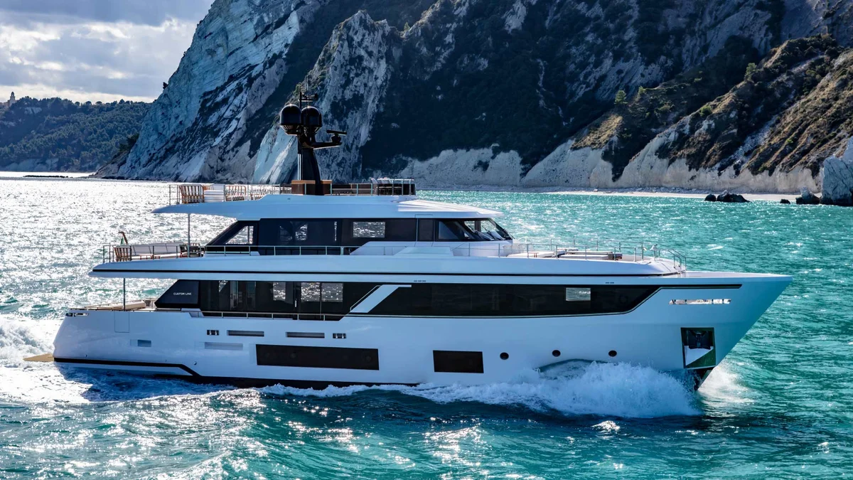 Custom Line Navetta 30 2020 boat specs