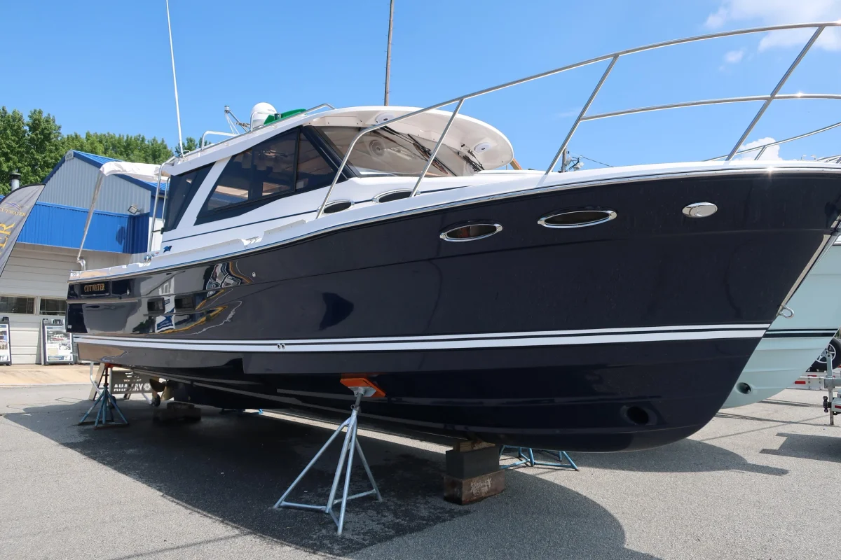 Cutwater 30 S Luxury Edition Volvo Diesel 2022 boat specs