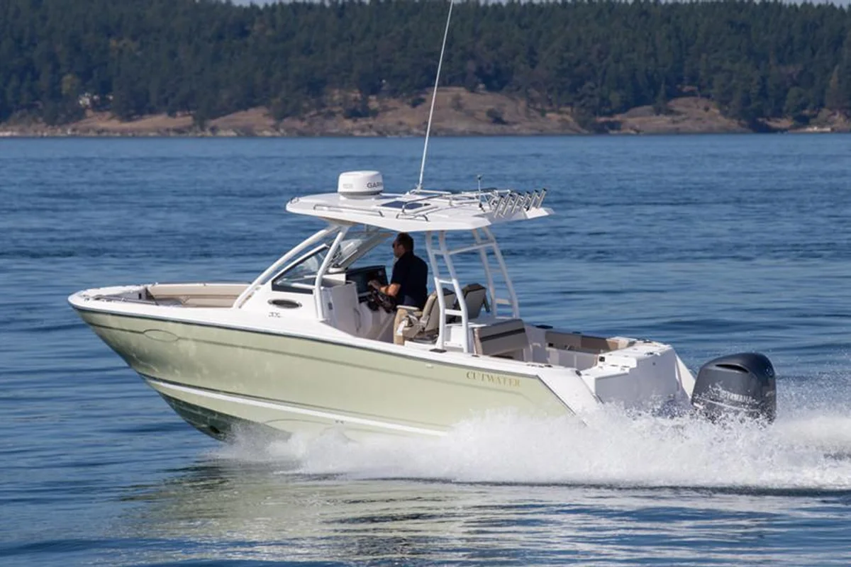 Cutwater C-24 CW 2022 boat specs