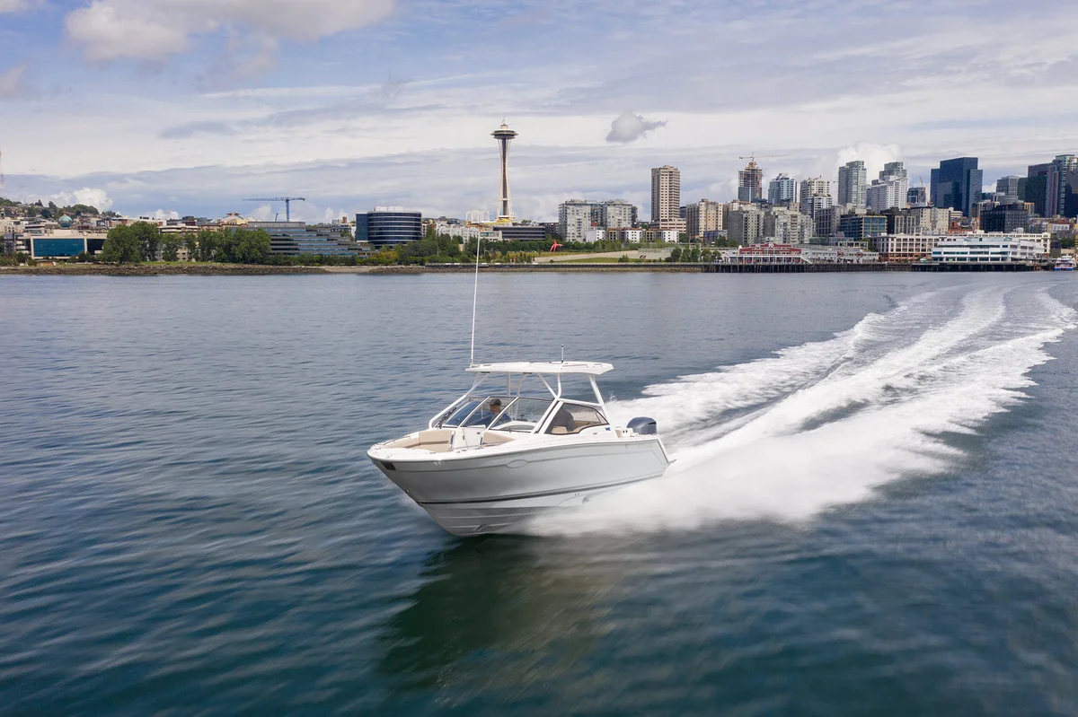 Cutwater C 24 Dc 2022 boat specs