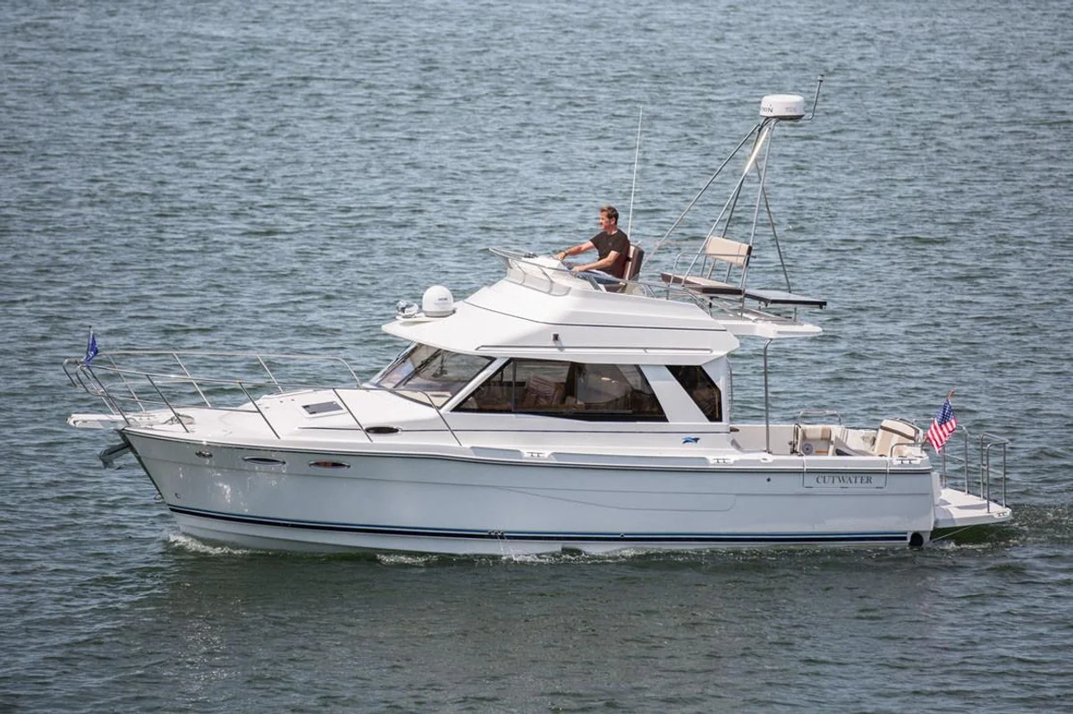 Cutwater C 30 Cb 2022 boat specs
